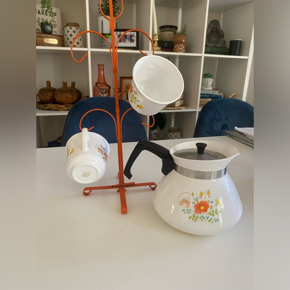 🌸🌼Vintage “Wildflower” Corelle Tea Kettle, Cups and Holder